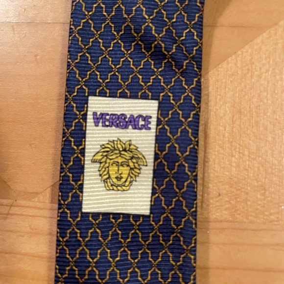 Dual pattern Versace Tie - Picture 4 of 6